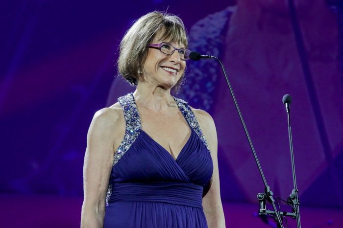 Dawn-Lindberg-at-the-2016-Naledi-Theatre-Awards_web3